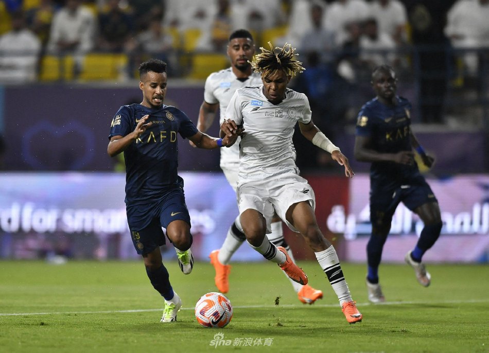 路传中撕开 路传中撕开